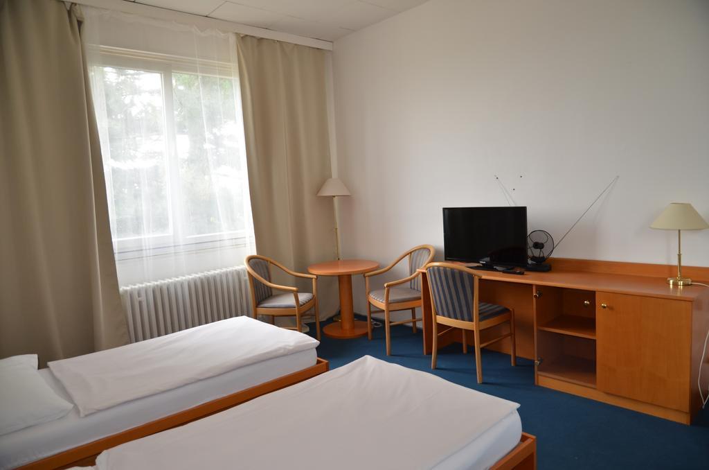 City Hostel Brno Modrice Exterior photo